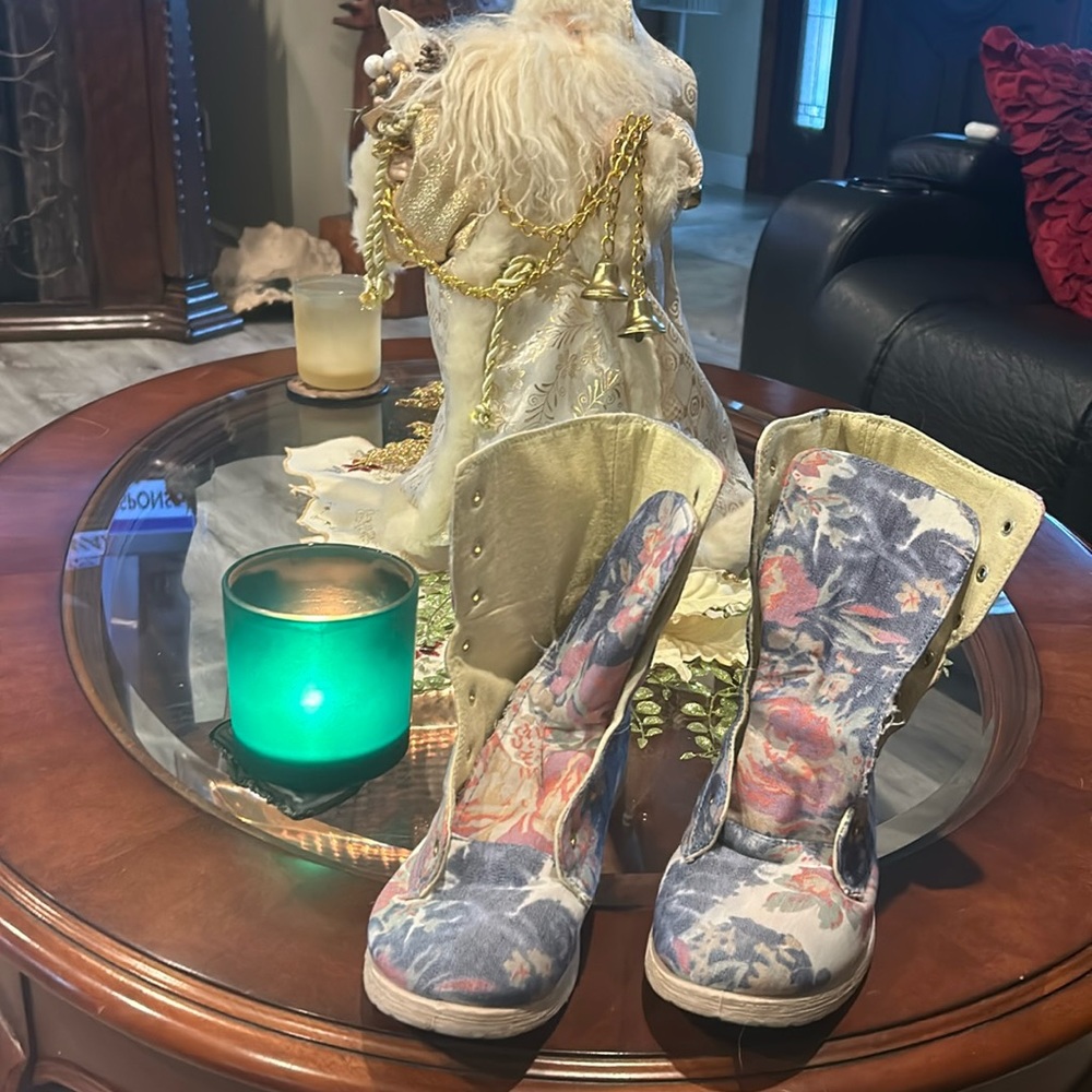 FLOWERED HIGH TOP TENNIES